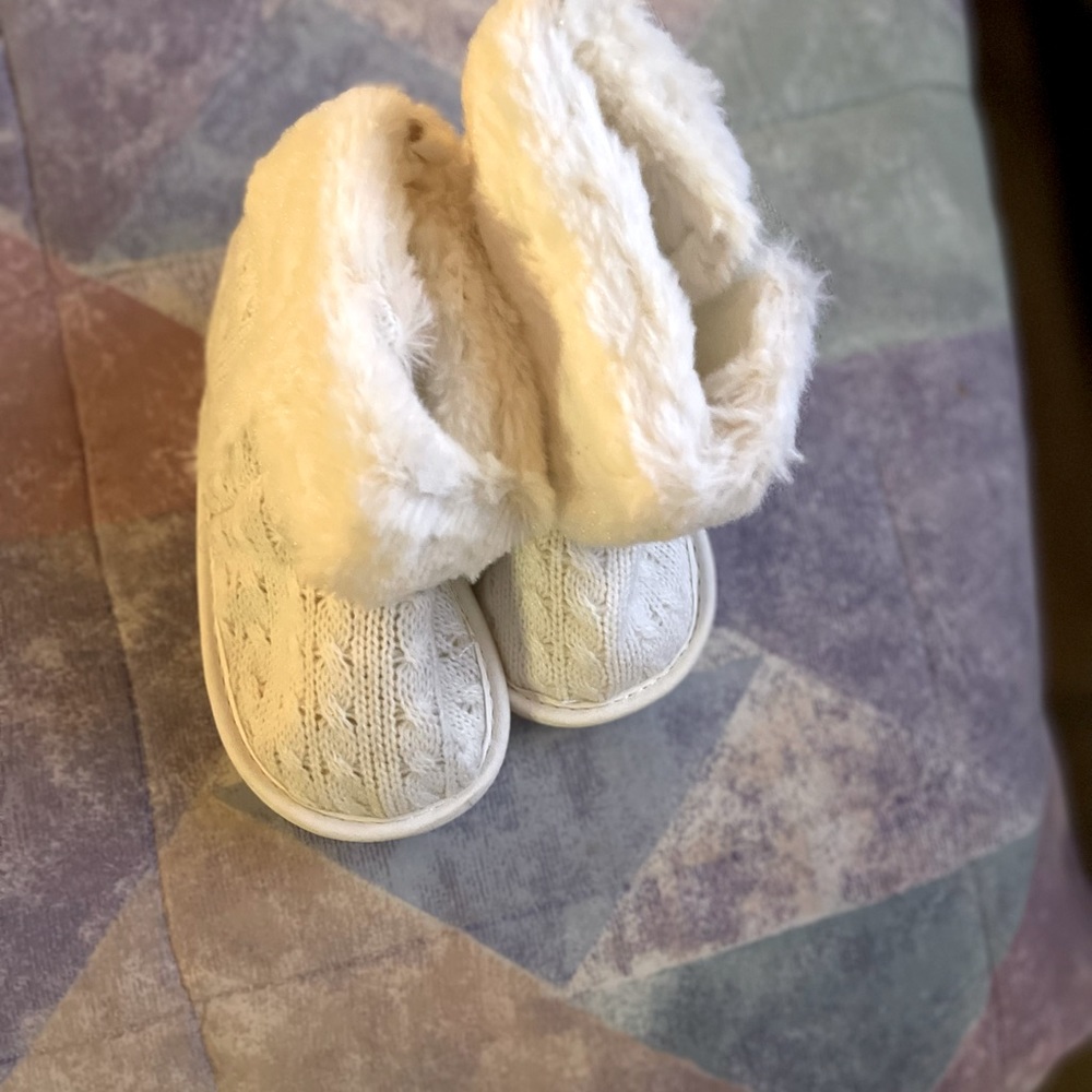 These boots have never been worn they have Velcro on sides for easy to put on